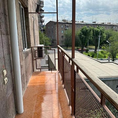 Yerevan Nice Apartment With Balcony For Rent Exterior foto